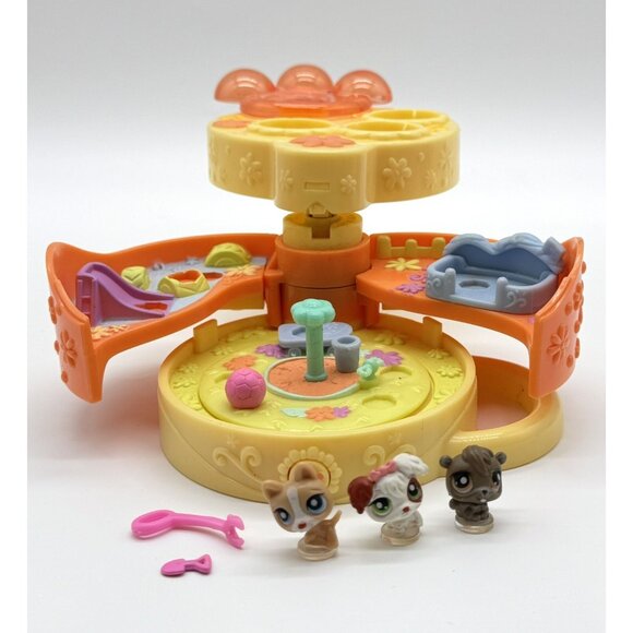 Hasbro Littlest Pet Shop Teeniest Tiniest On The Go Dog Park Playset w Pets - Picture 1 of 7